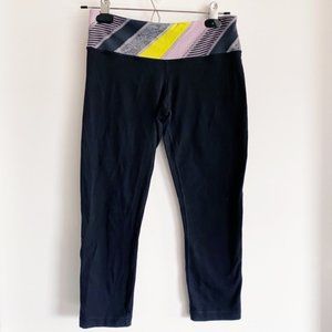 $10 SALE!! Lululemon Wunder Under Reversible Crop Size 6